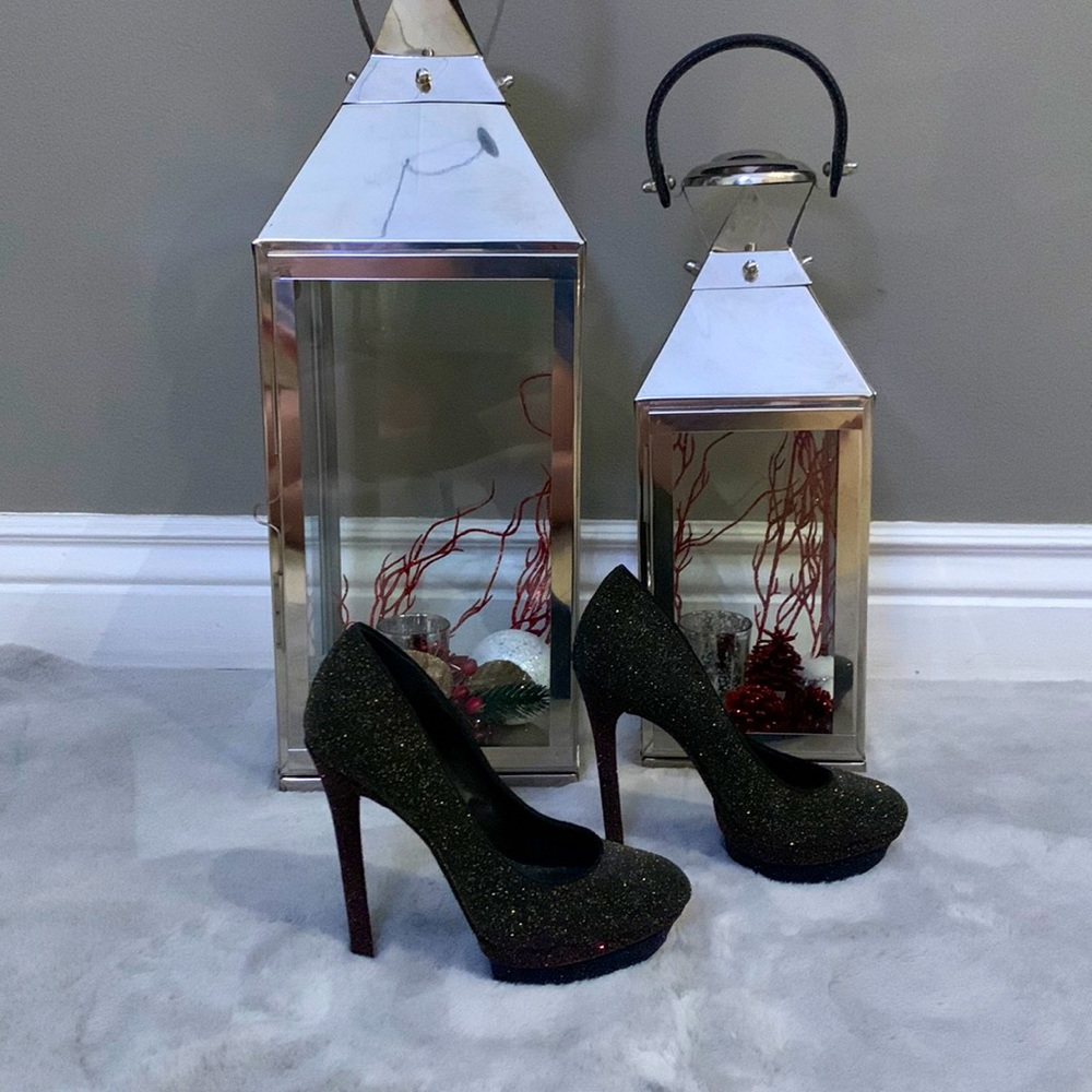 Beautiful heels  almost new !!